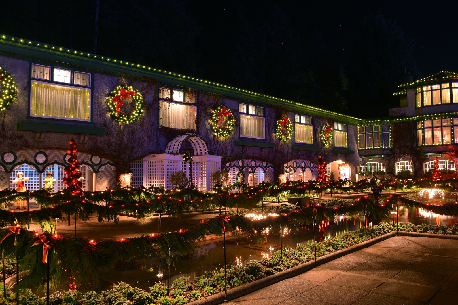 A Glimpse into the Magic of Christmas The Butchart Gardens